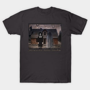 Ghosts are real Halloween aesthetics ghost farmhouse spooky creepy horror T-Shirt